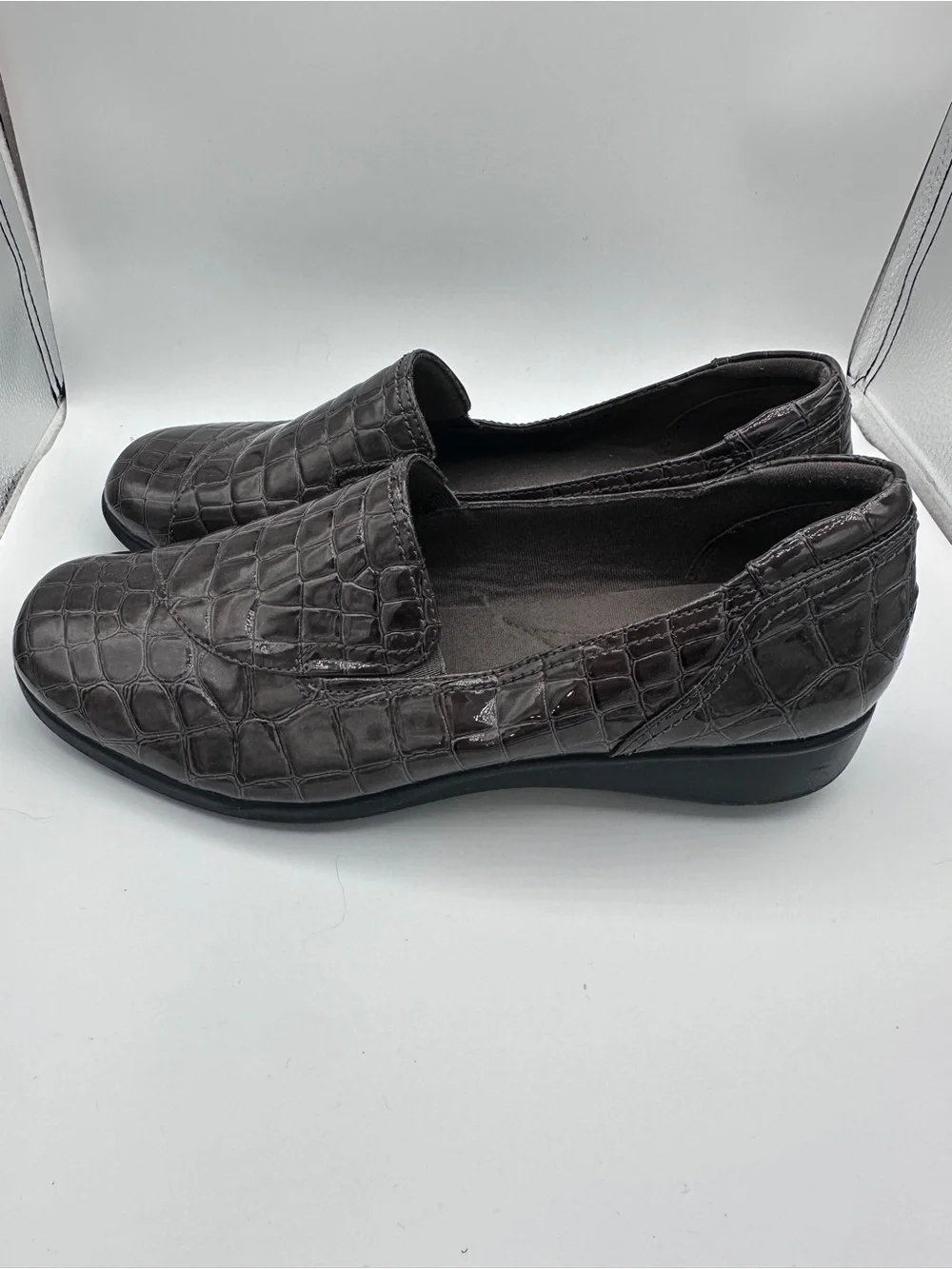 Clark’s Bendable Faux Croc-Embossed Slip-On Wedge Loafers in Dark Brown Size 11